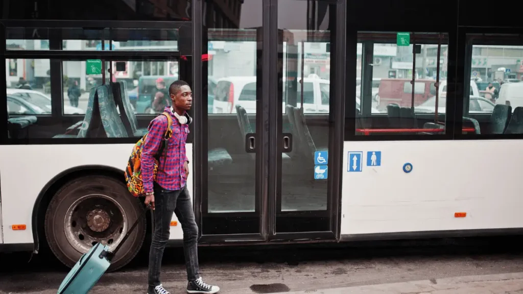 bus transport public LaGuardia Manhattan bagages voyageur M60
