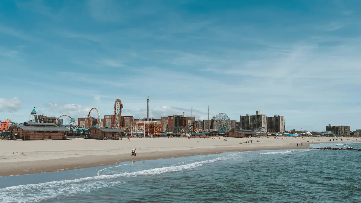 Vue sur Coney Island Beach et Luna Park à Brooklyn New York