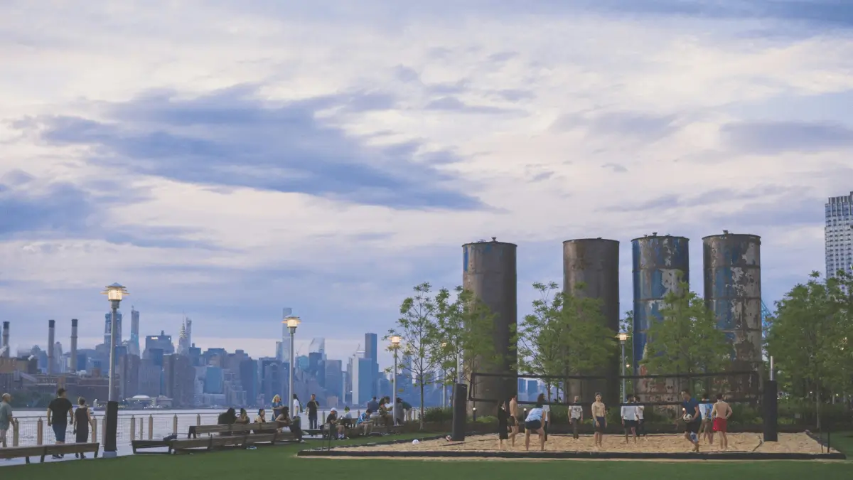 Domino Park à Williamsburg avec vue sur Manhattan sunset