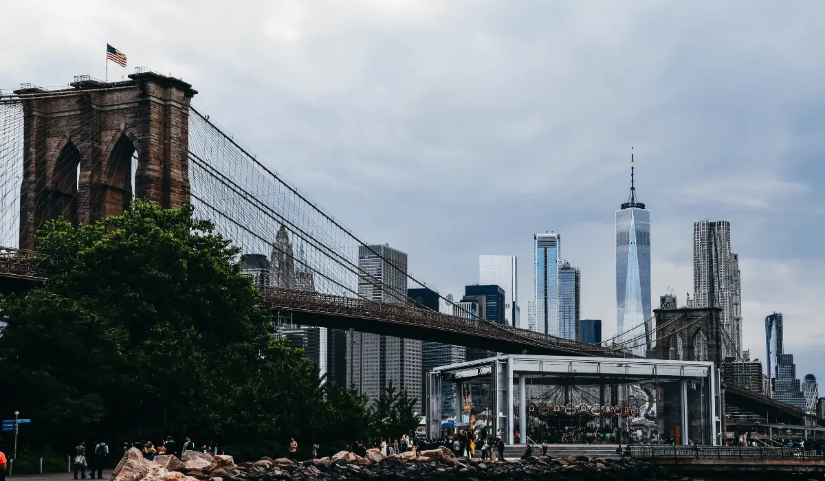 Jane’s Carousel dans le quartier DUMBO à Brooklyn avec vue sur Manhattan