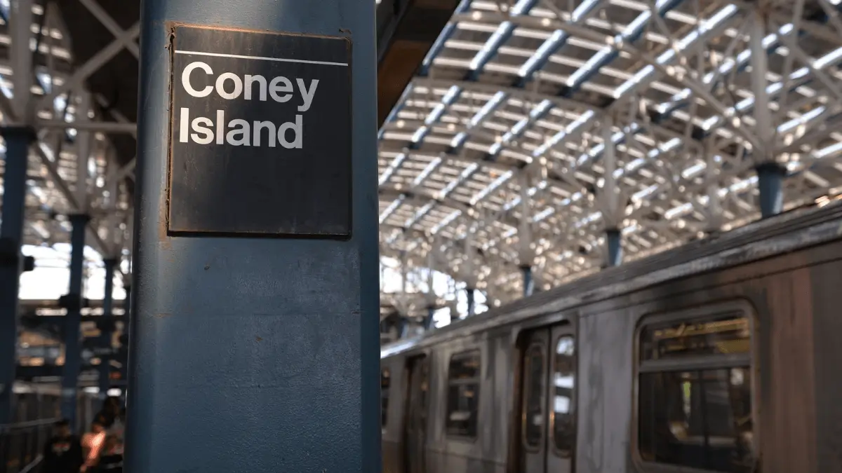 Entrée de la station Coney Island Stillwell Avenue à Brooklyn