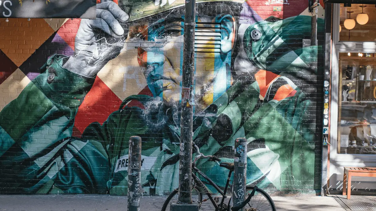 Fresque War is Hell de Eduardo Kobra dans le quartier de Williamsburg à Brooklyn